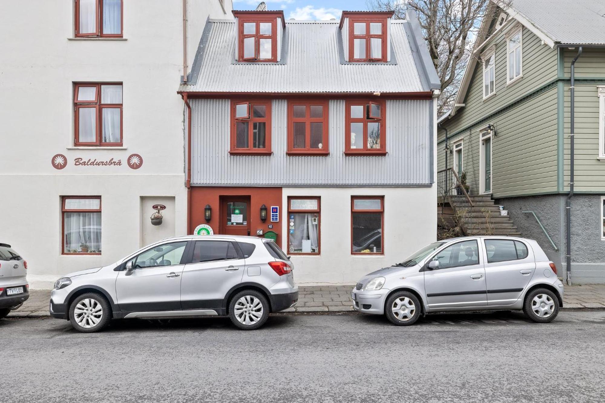 Downtown Reykjavik Baldursbra Holiday Home ภายนอก รูปภาพ